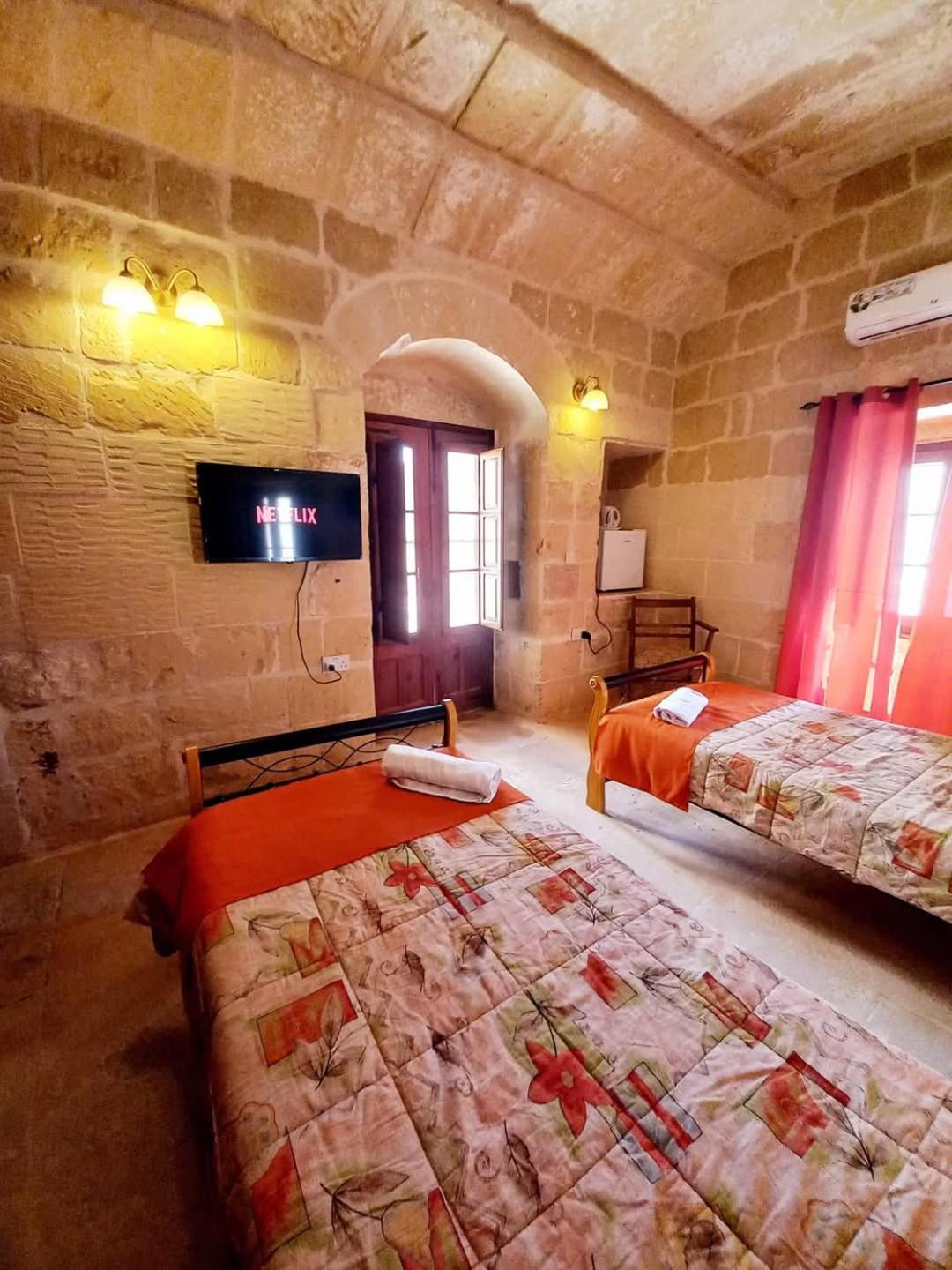 Ta Majsi Farmhouse With Indoor Heated Pool ซานลอว์เรนซ์ ภายนอก รูปภาพ
