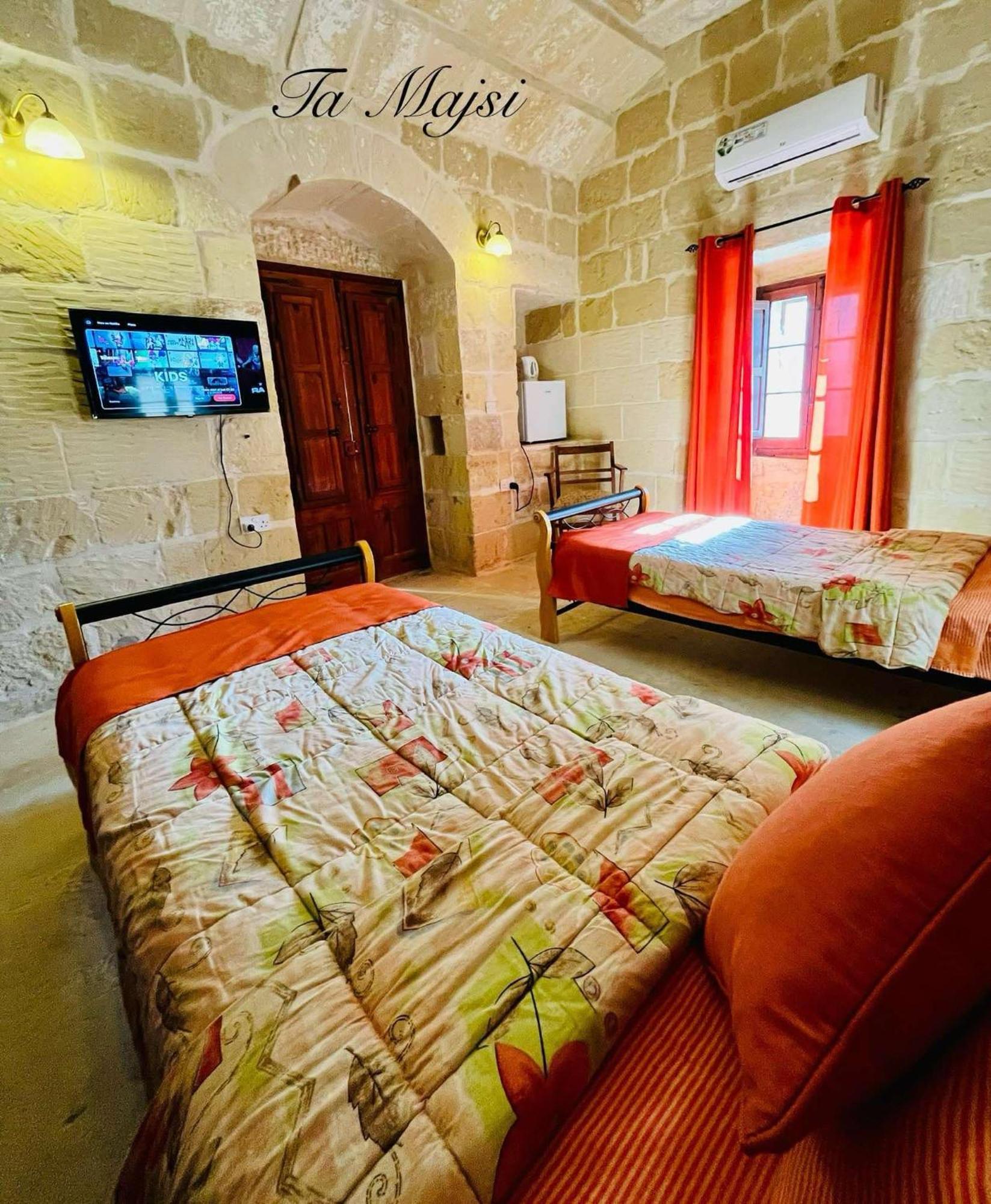 Ta Majsi Farmhouse With Indoor Heated Pool ซานลอว์เรนซ์ ภายนอก รูปภาพ