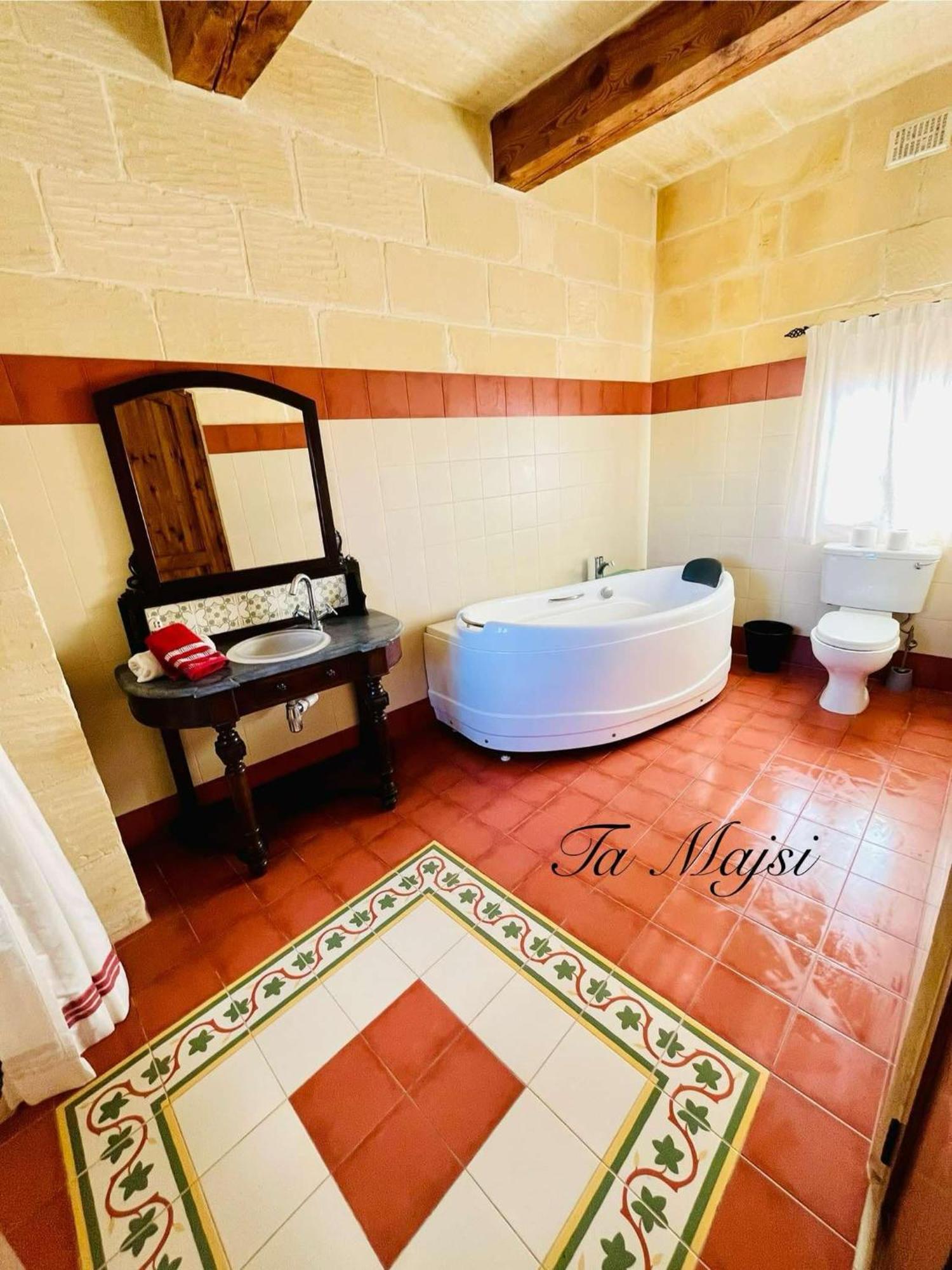 Ta Majsi Farmhouse With Indoor Heated Pool ซานลอว์เรนซ์ ภายนอก รูปภาพ